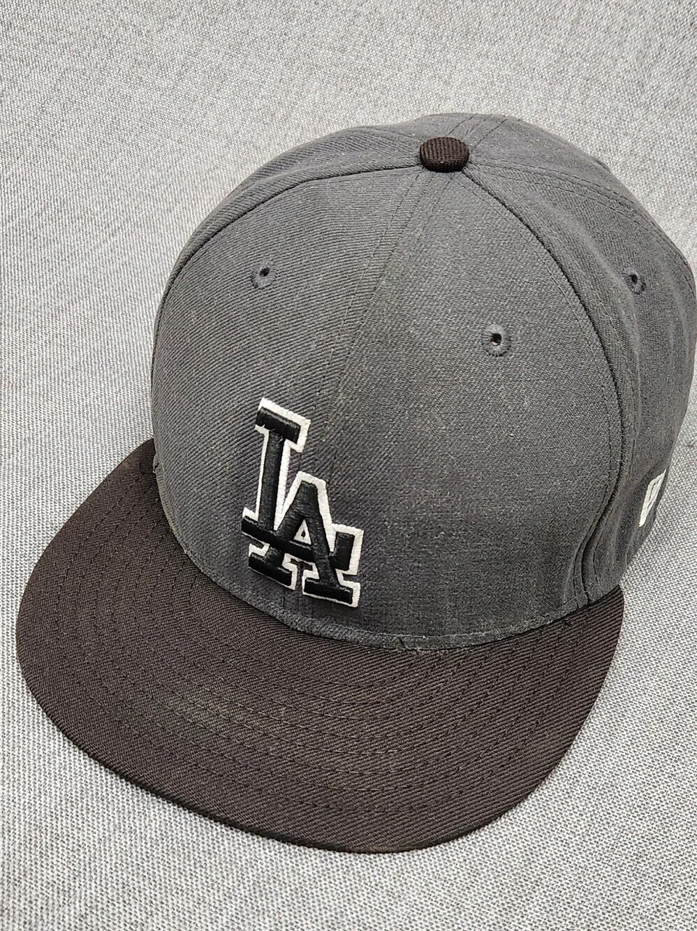 New Era × Los Angeles Dodgers LA Grey & Black Colorway. Fitted 7 5/8. 59FIFTY